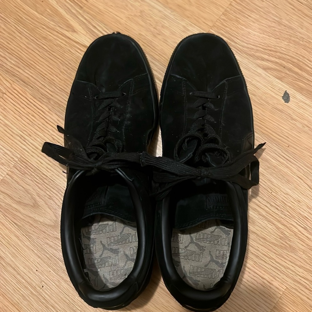 Pumas black